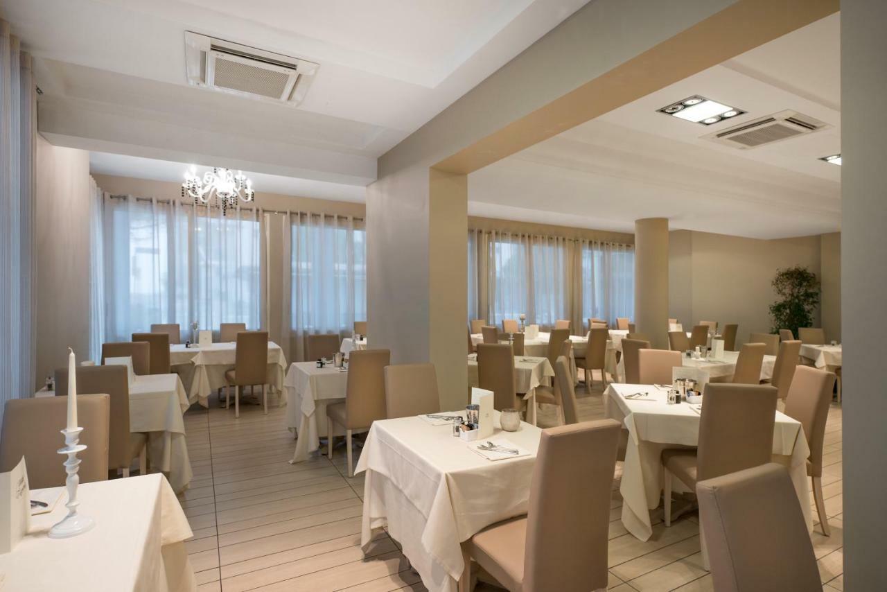 Hotel Fiamma & Spa チェゼナーティコ エクステリア 写真