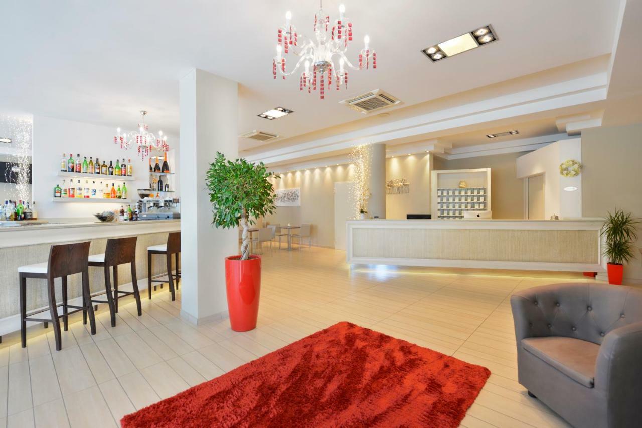 Hotel Fiamma & Spa チェゼナーティコ エクステリア 写真