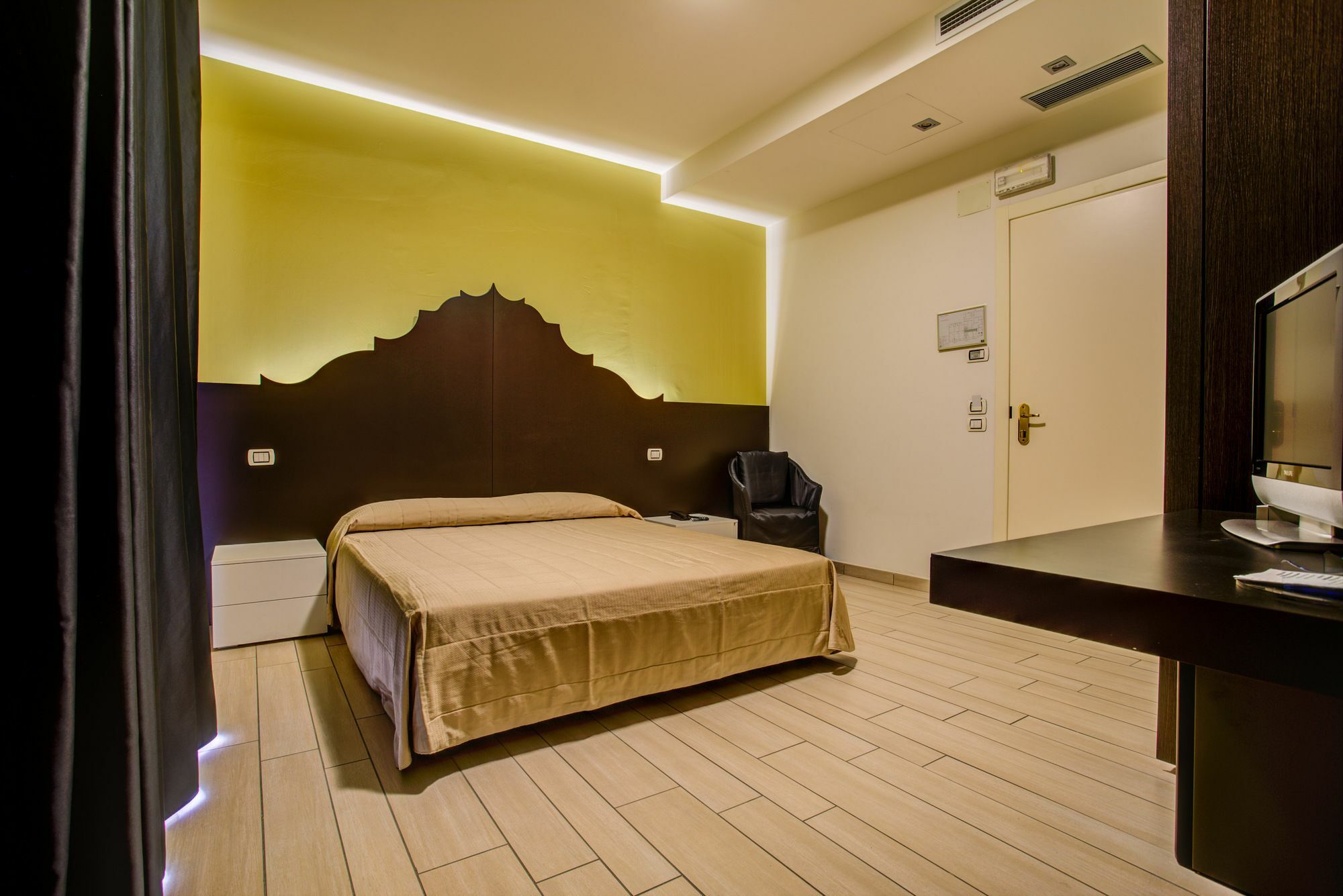 Hotel Fiamma & Spa チェゼナーティコ エクステリア 写真
